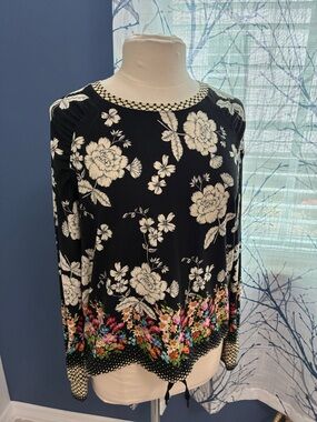 Johnny Was Active Black Floral Long-Sleeve Women's Top with Mixed Floral Border